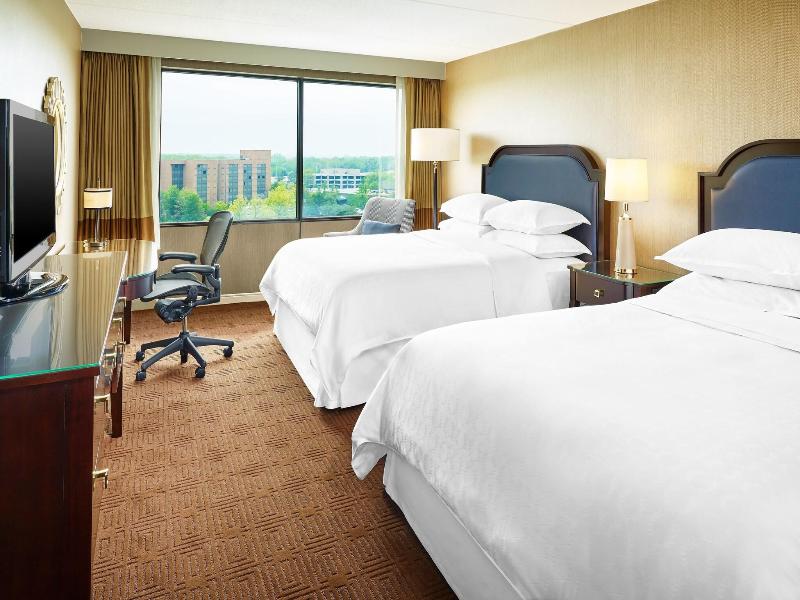 Sheraton Hotel Lisle image