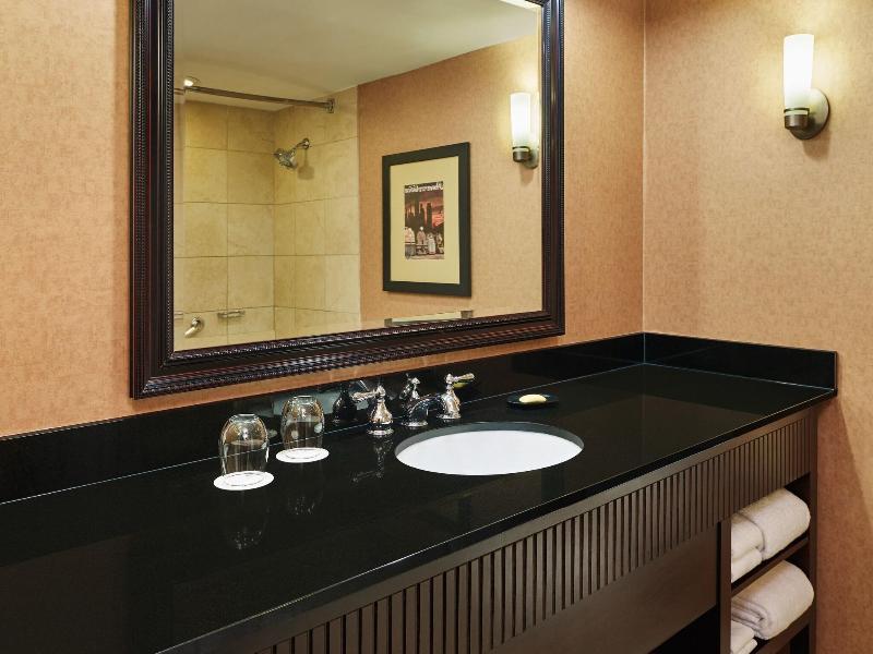 Sheraton Hotel Lisle image