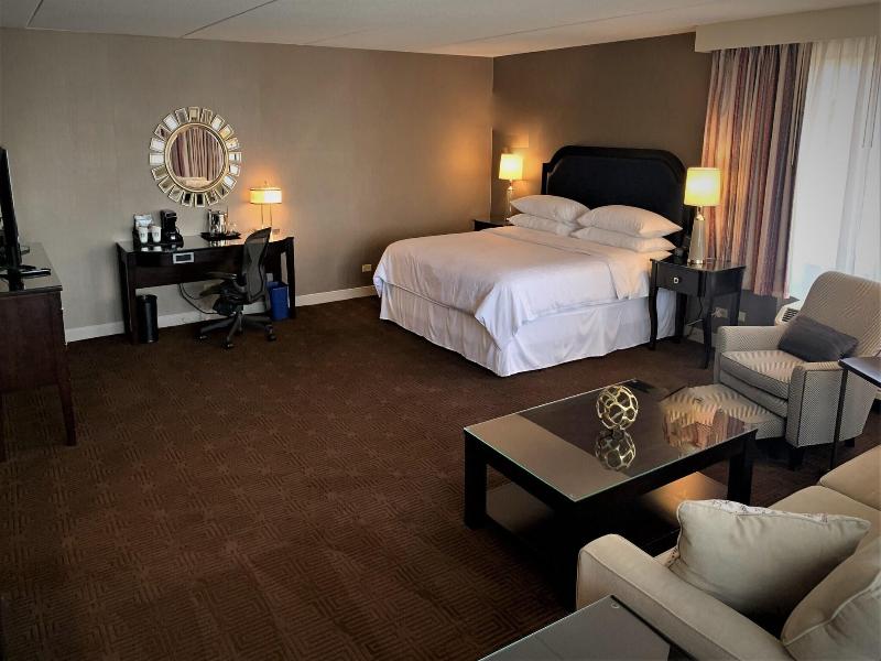 Sheraton Hotel Lisle image