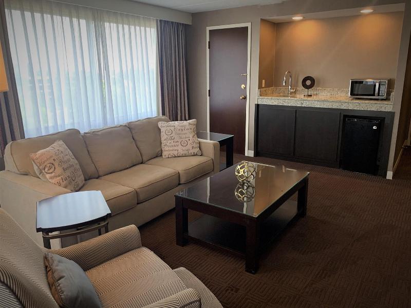 Sheraton Hotel Lisle image