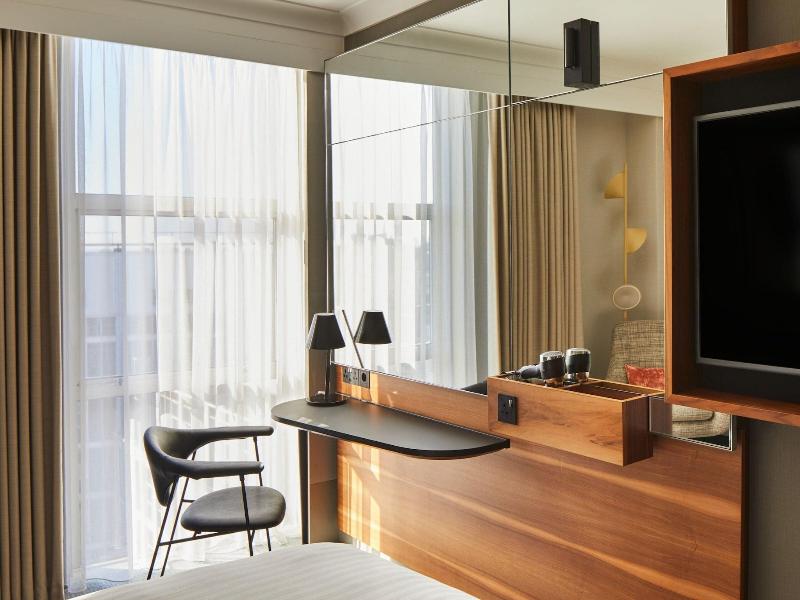 London Marriott Hotel Kensington image