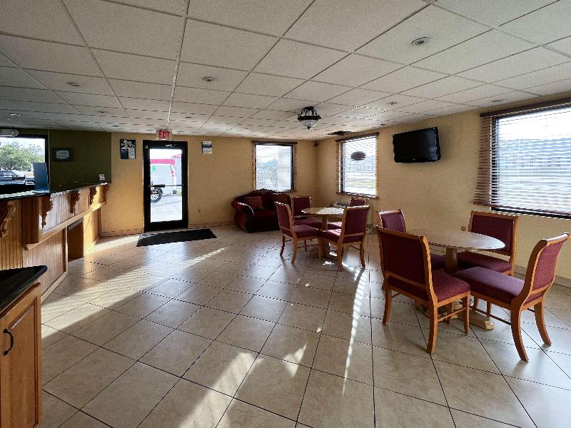 Motel 6 Abbeville, AL image 1