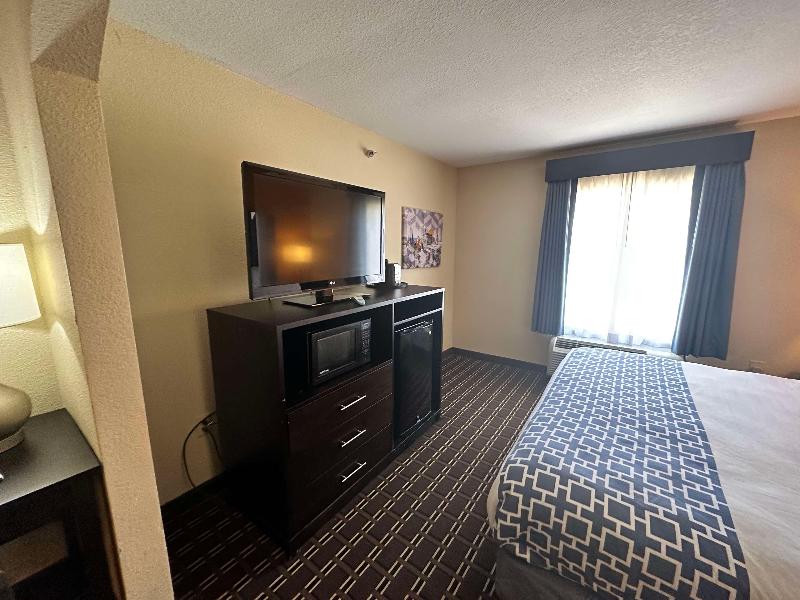 Best Western Plus Bass Hotel & Suites image