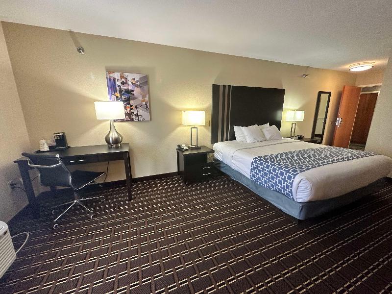 Best Western Plus Bass Hotel & Suites image