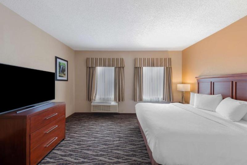 Best Western Plus Russellville Hotel & Suites image