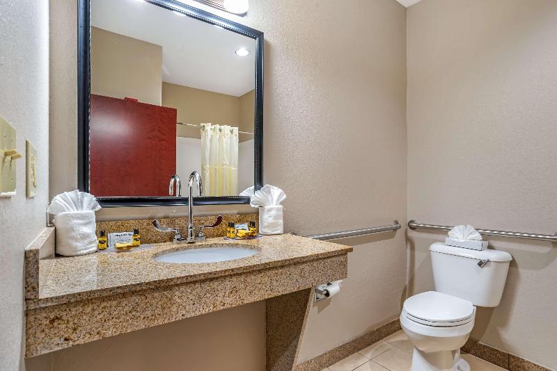 Best Western Plus Circle Inn image