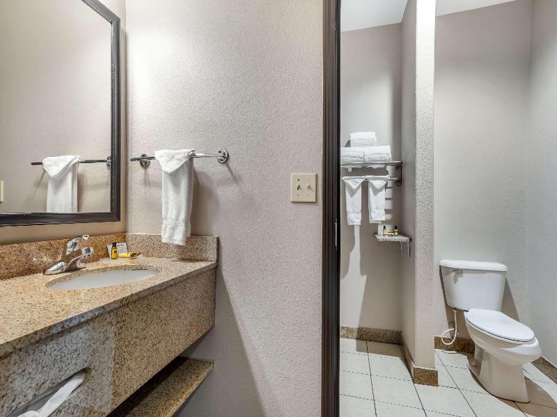 Best Western Plus Circle Inn image