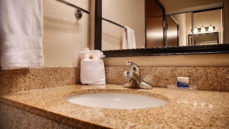 Best Western Plus Circle Inn image