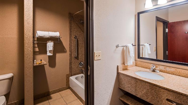 Best Western Plus Circle Inn image