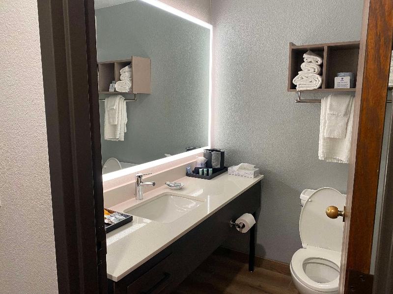 Best Western Lake Lucille Inn image