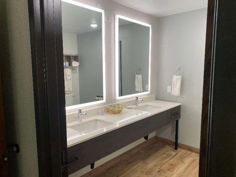 Best Western Lake Lucille Inn image