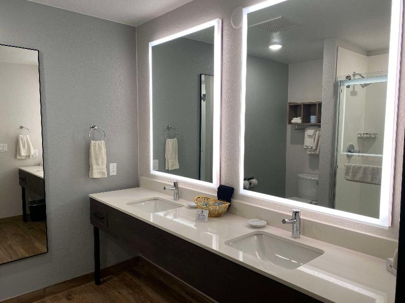 Best Western Lake Lucille Inn image