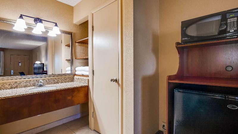 Best Western Cottonwood Inn image