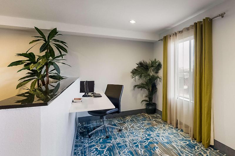 Best Western Douglas Inn & Suites image