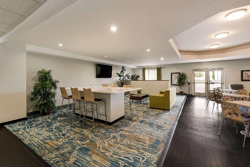Best Western Douglas Inn & Suites image