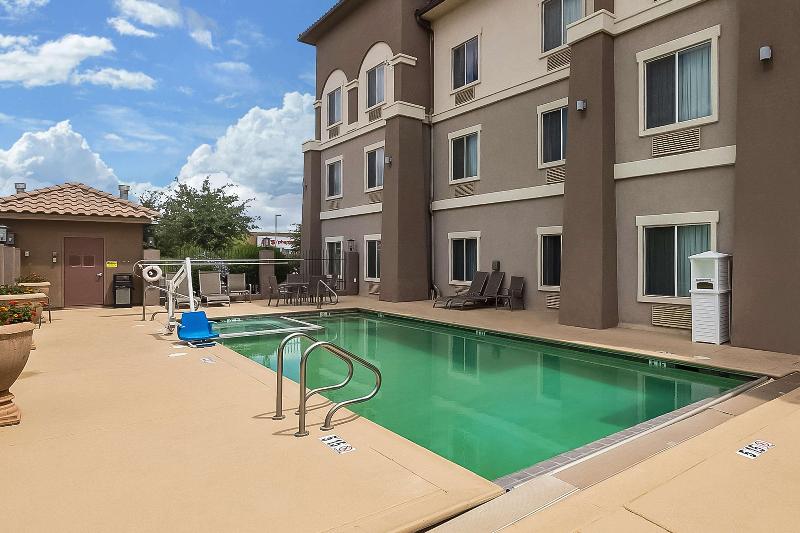 Best Western Douglas Inn & Suites image