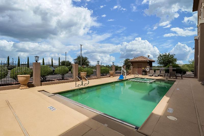 Best Western Douglas Inn & Suites image
