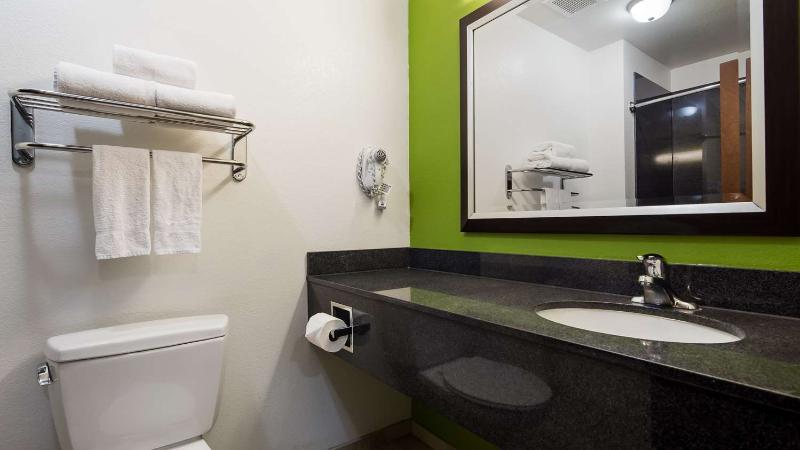 Best Western Douglas Inn & Suites image 7