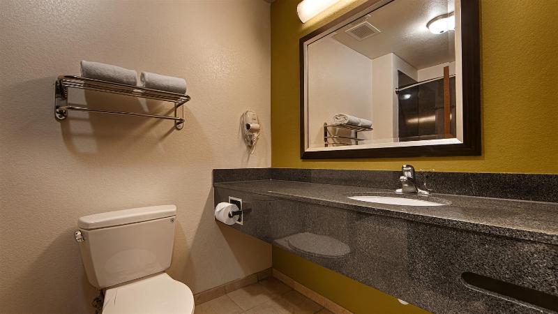 Best Western Douglas Inn & Suites image 6