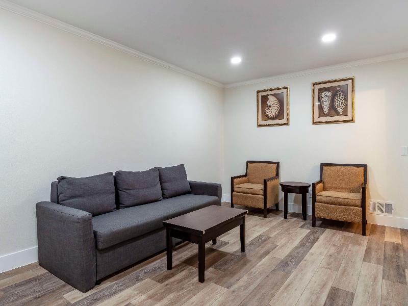 Best Western Carmel's Town House Lodge image