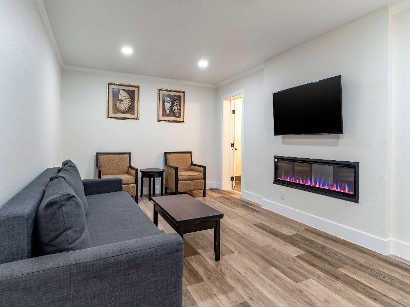 Best Western Carmel's Town House Lodge image