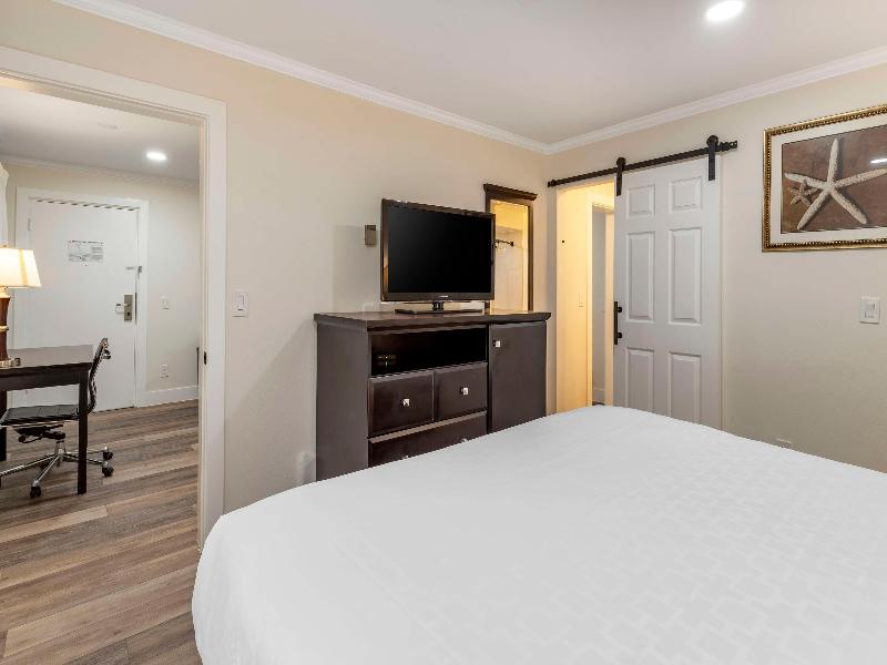 Best Western Carmel's Town House Lodge image