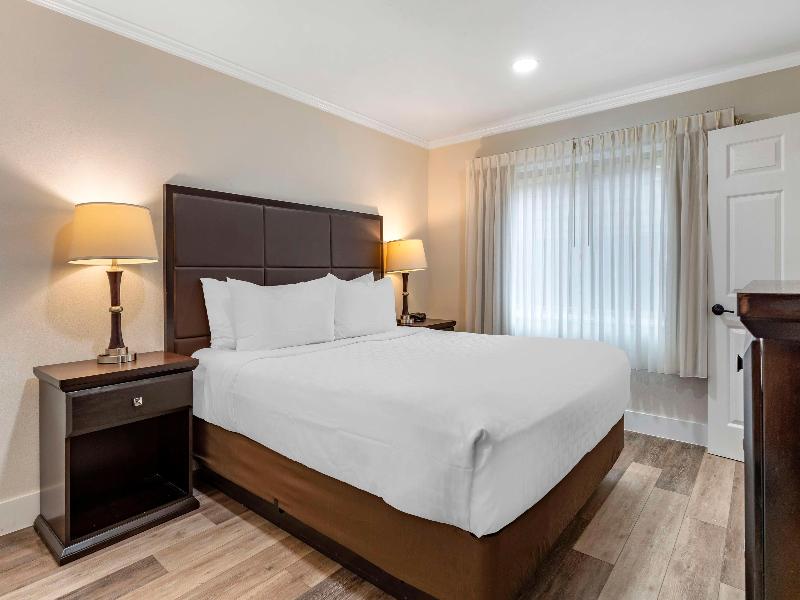Best Western Carmel's Town House Lodge image