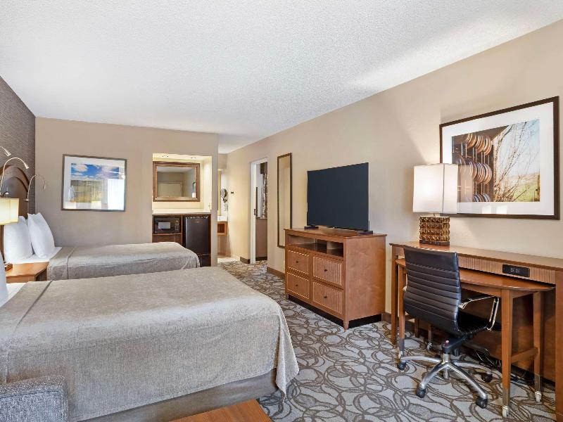 Best Western Plus Black Oak image
