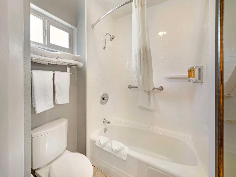 Best Western Plus Black Oak image