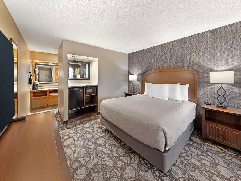 Best Western Plus Black Oak image