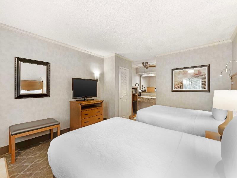 Best Western Plus Black Oak image