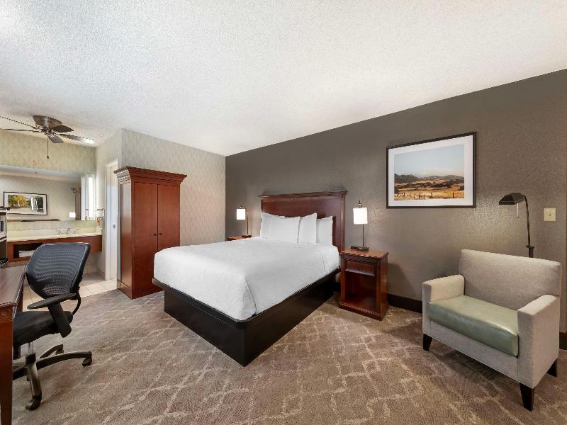Best Western Plus Black Oak image