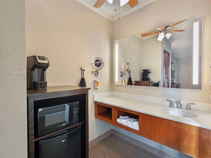 Best Western Plus Black Oak image