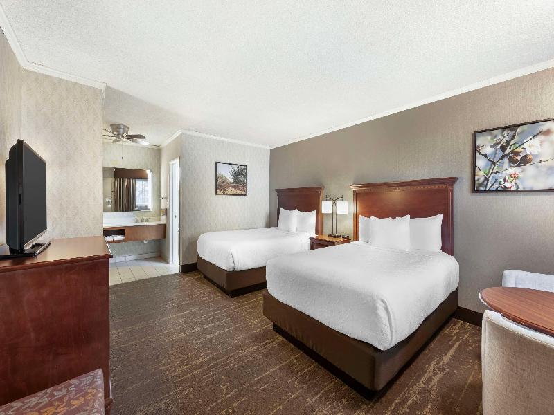 Best Western Plus Black Oak image