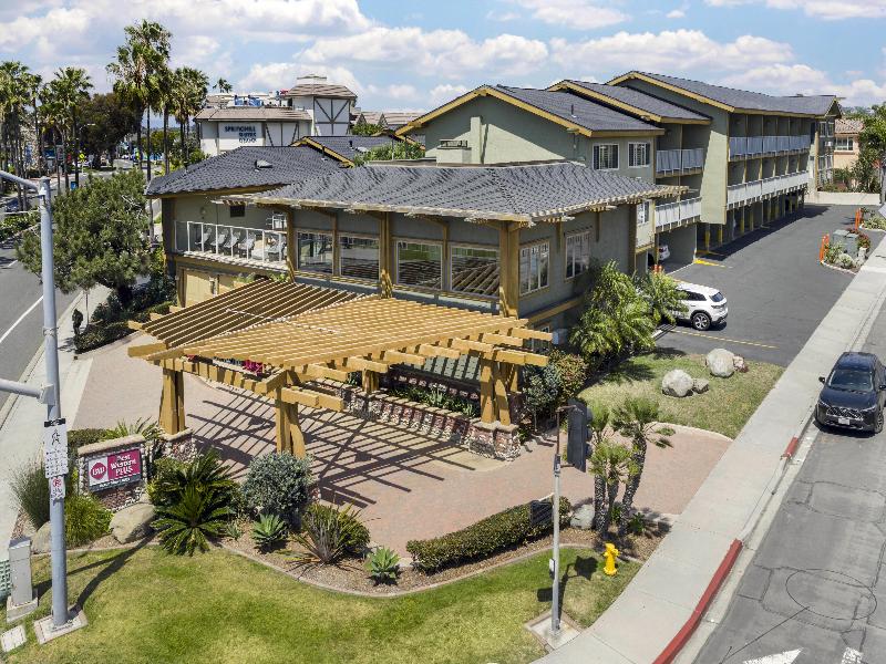 Best Western Plus Beach View Lodge Carlsbad image