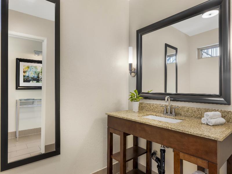 Best Western Plus Beach View Lodge Carlsbad image