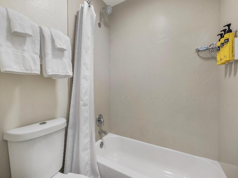 Best Western Plus Beach View Lodge Carlsbad image