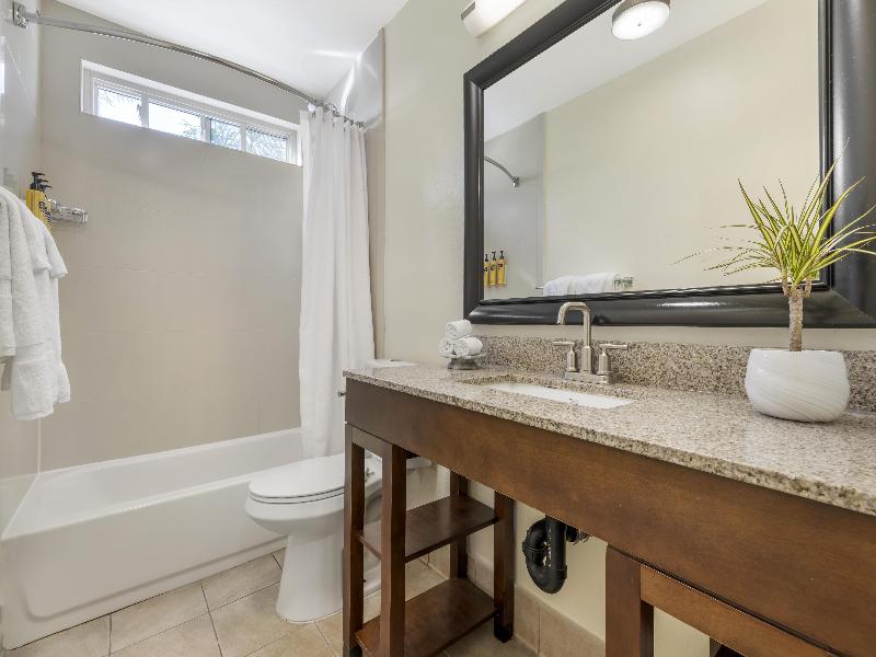 Best Western Plus Beach View Lodge Carlsbad image