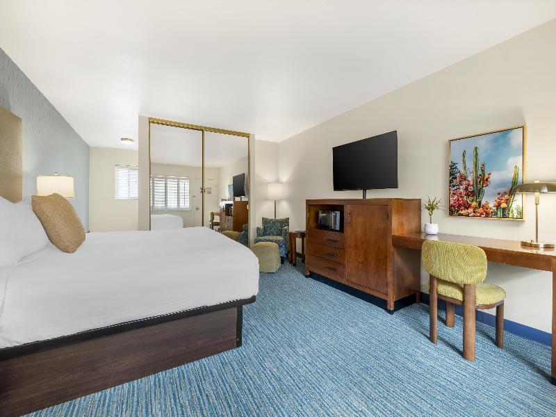 Best Western Plus Beach View Lodge Carlsbad image