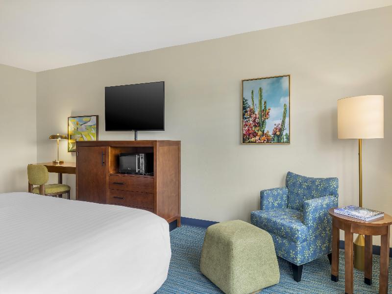 Best Western Plus Beach View Lodge Carlsbad image