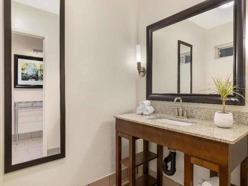 Best Western Plus Beach View Lodge Carlsbad image