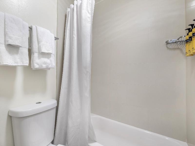 Best Western Plus Beach View Lodge Carlsbad image