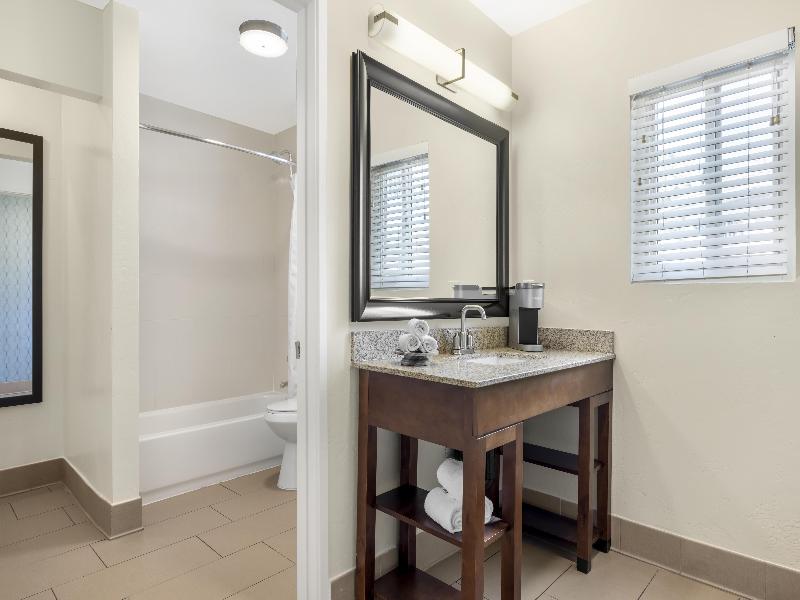 Best Western Plus Beach View Lodge Carlsbad image