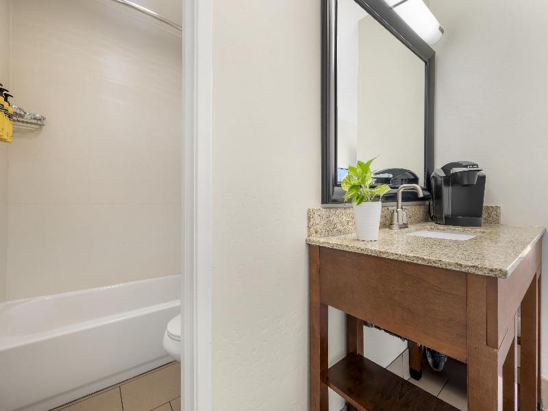 Best Western Plus Beach View Lodge Carlsbad image