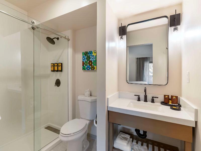Best Western Plus Inn at the Vines image