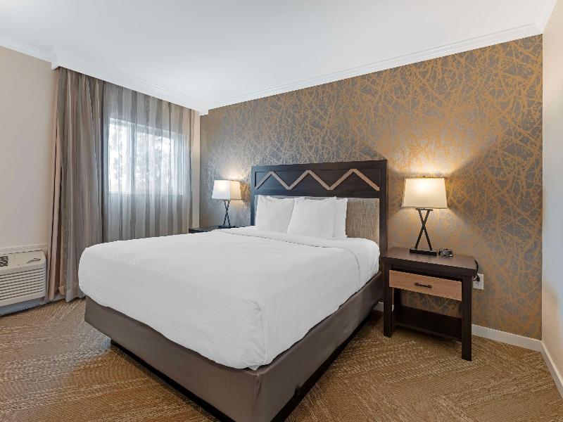 Best Western Plus Inn at the Vines image