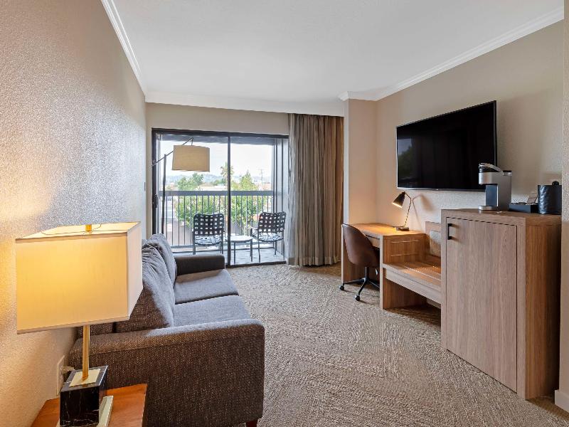 Best Western Plus Inn at the Vines image
