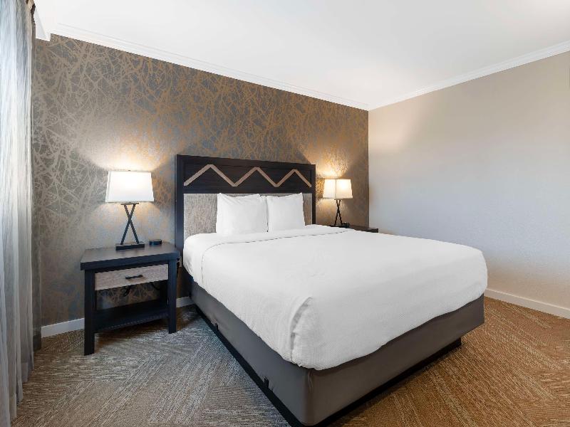 Best Western Plus Inn at the Vines image