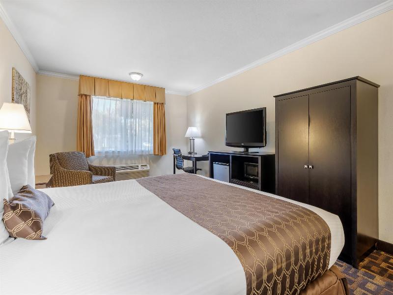 Best Western Plus Inn Of Hayward image