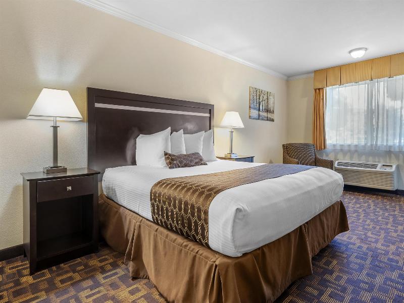 Best Western Plus Inn Of Hayward image